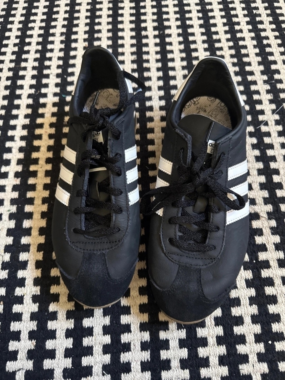 Adidas Country OG Core Black Sneakers with White Stripes Size 7
